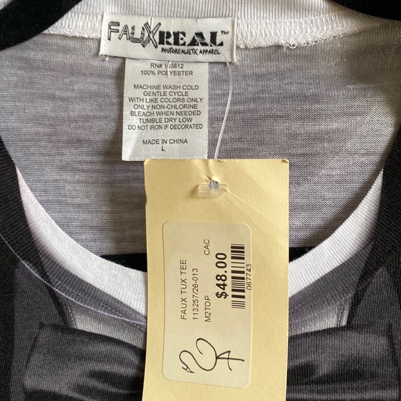 FAUX TUX TEE SIZE L - Picture 3 of 9